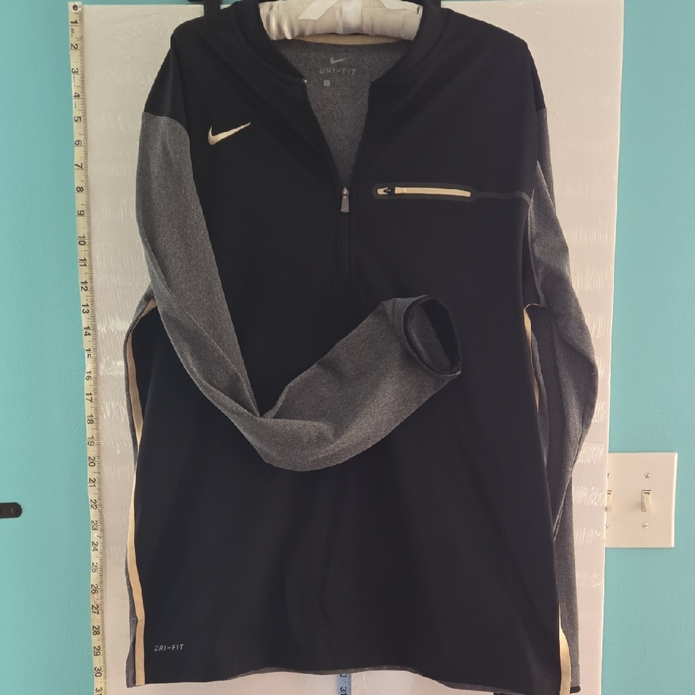 Nike Black and Gray Zip Pullover with Gold Accents Size Large